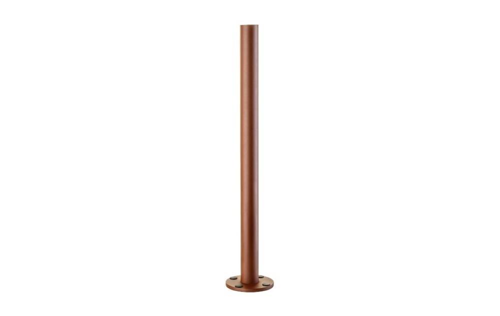 Brauner Metallpoller mit runder Basis, aufrecht auf weißem Hintergrund dargestellt.