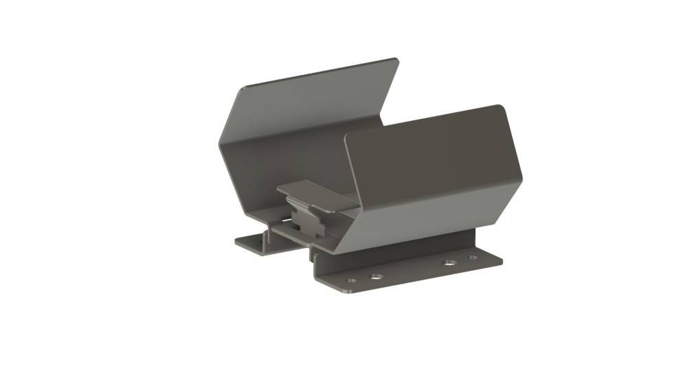 Dunkelgraue Metallhalterung oder Befestigungsklemme mit geneigten Seitenpaneelen und einer zentralen verstellbaren Stütze auf einer flachen Grundplatte.