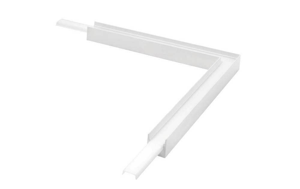 Weiße abgewinkelte LED-Leuchte mit zwei verbundenen linearen Armen, die eine Eckform auf weißem Hintergrund bilden.