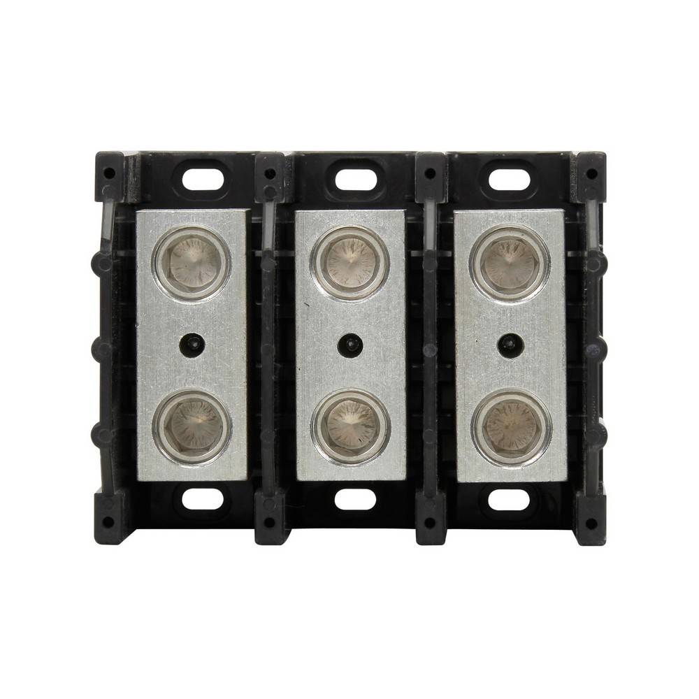 Dreikreisiger elektrischer Sicherungsblock mit drei Metallfusshaltenelementen, die in einem schwarzen Kunststoffrahmen auf weißem Hintergrund montiert sind.
