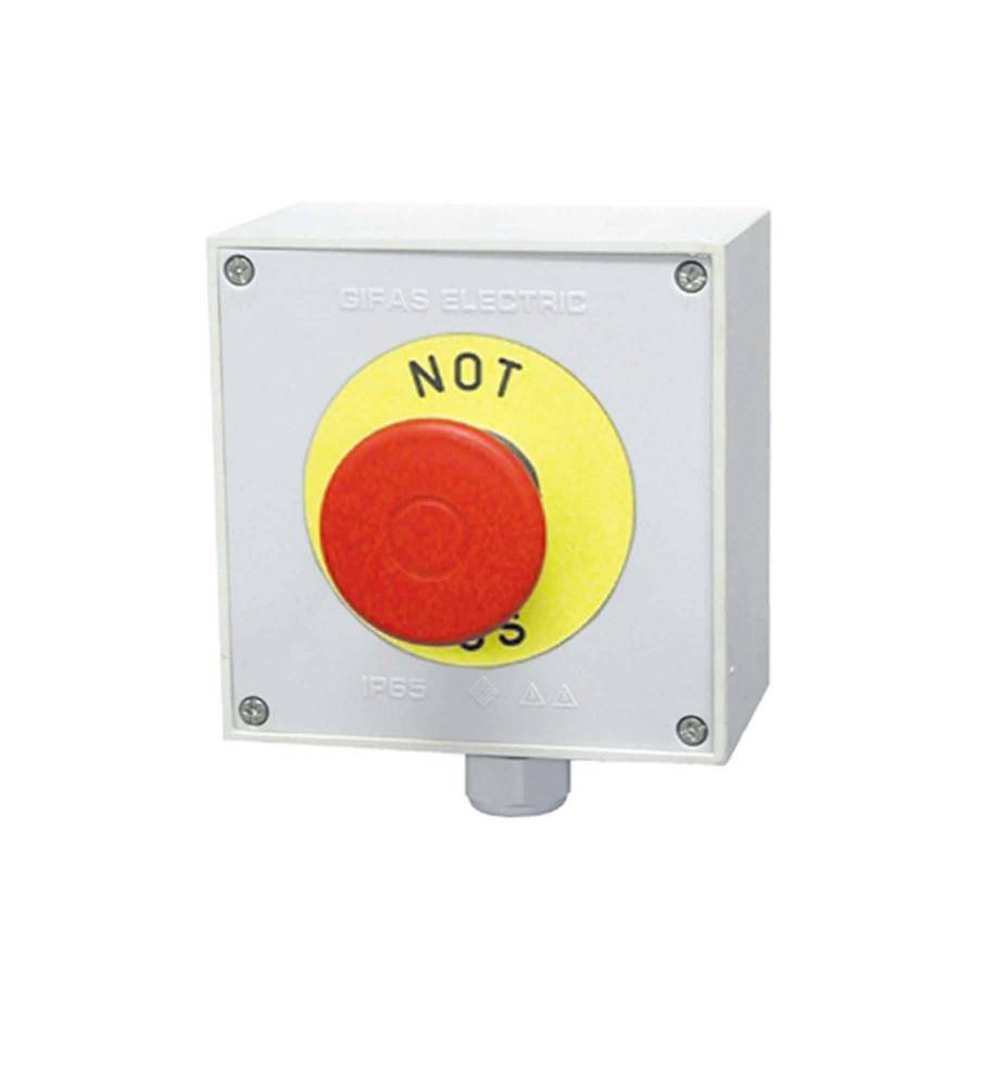 Industrielle Notfallstoppaste in einem grauen Elektroschrank mit großem rotem Druckknopf und gelbem Ring mit der Aufschrift „NOT