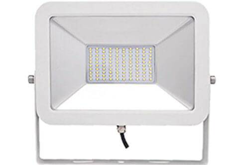 Weiße LED-Flutlichter mit rechteckigem Gehäuse und zentralem LED-Panel, frontal gegen einen einfachen Hintergrund gezeigt.