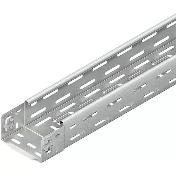 Metallisches Kabelablagesystem mit geschlitzten Seitenwänden und Befestigungshalterungen, dargestellt auf weißem Hintergrund.