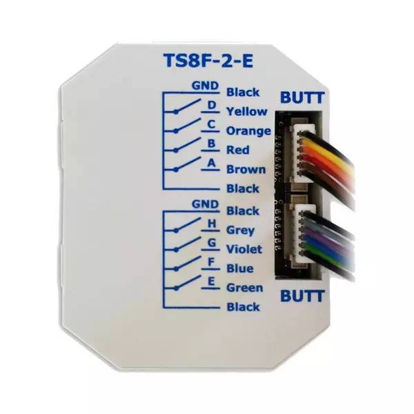 Weißes elektronisches Adaptermodul mit der Bezeichnung „TS8F-2-E