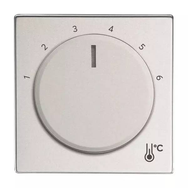 Weißes Wandthermostat-Drehrad mit Einstellungen von 1 bis 6 und einem Thermometer-Symbol, derzeit auf etwa 3 bis 4 eingestellt.