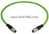 Grünes Kabel mit Steckerenden, mit der Beschriftung „www.HARTING.com