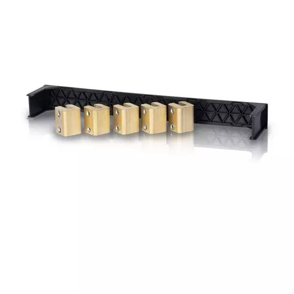 Schwarze durchlochte Metallhalterung mit fünf goldenen Befestigungsblöcken auf weißem Hintergrund.