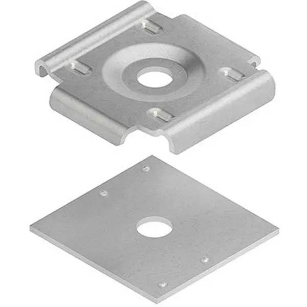 Zwei Metallmontageplatte gezeigt: eine geformte Halterung mit mittlerem Loch über einer flachen quadratischen Platte mit mittlerem Loch und Eckbefestigungen.