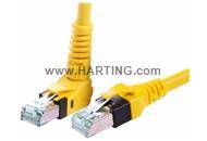 Zwei gelbe Ethernet-Kabel mit RJ45-Steckern, eines aufrecht und eines horizontal, gekennzeichnet mit „www.HARTING.com