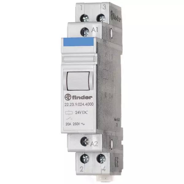 Finder 24V DC Relaismodul mit Schraubklemmen, Nennleistung 20A 250V, Vorderansicht auf weißem Hintergrund.