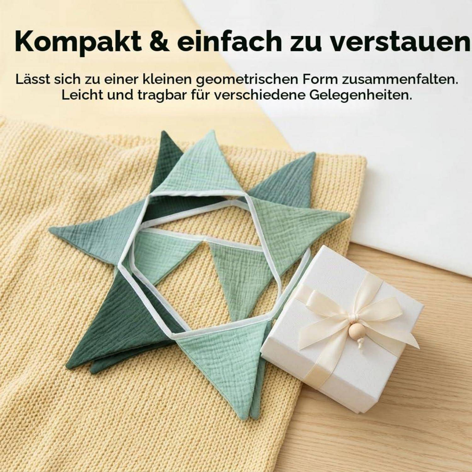 Gefaltete geometrische Stofftasche in Sternform auf einer gelben Strickoberfläche neben einer kleinen Geschenkbox, mit deutschem Text über Kompaktheit und einfache Lagerung.