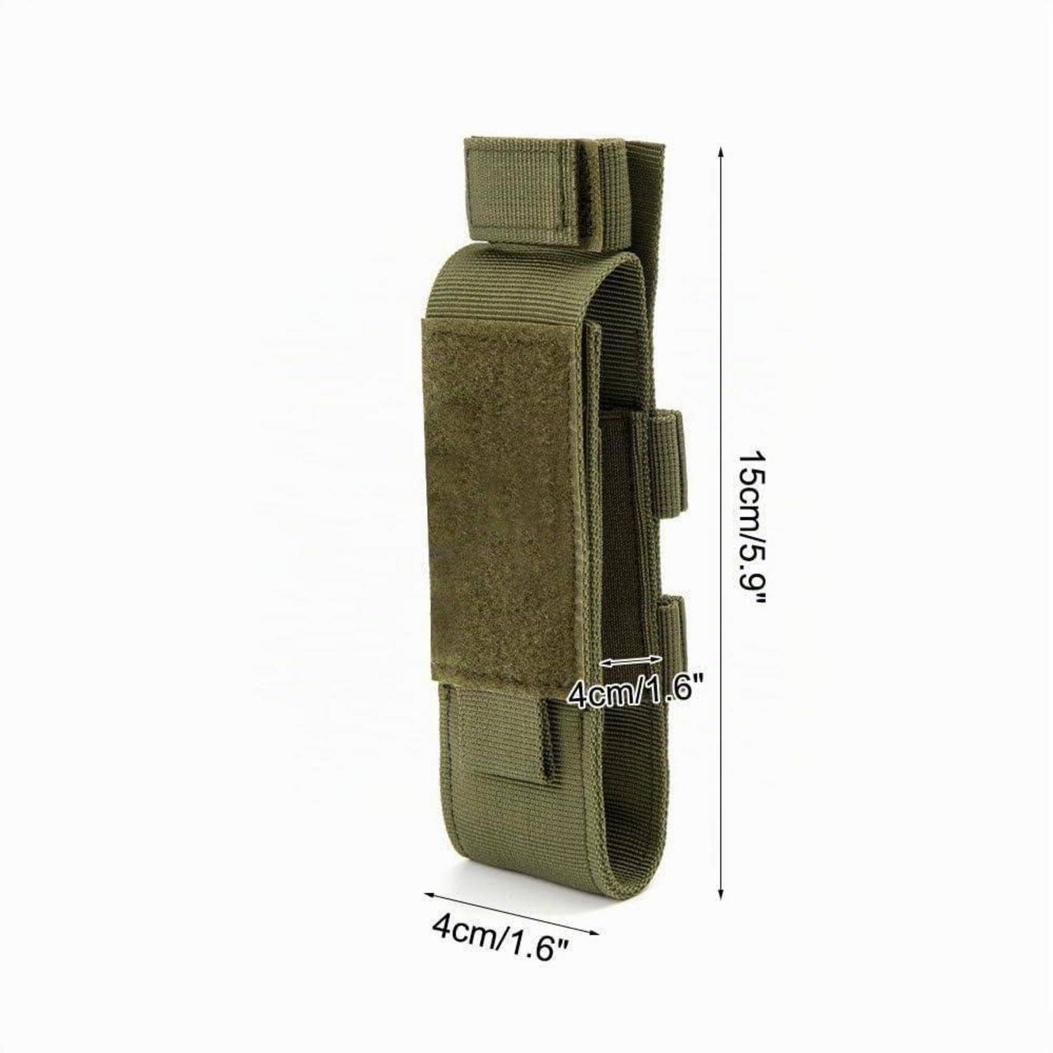 Olivgrüne taktische Tasche mit Klettverschlusslasche, abgebildet mit den Maßen 15 cm Höhe und 4 cm Breite/Tiefe.