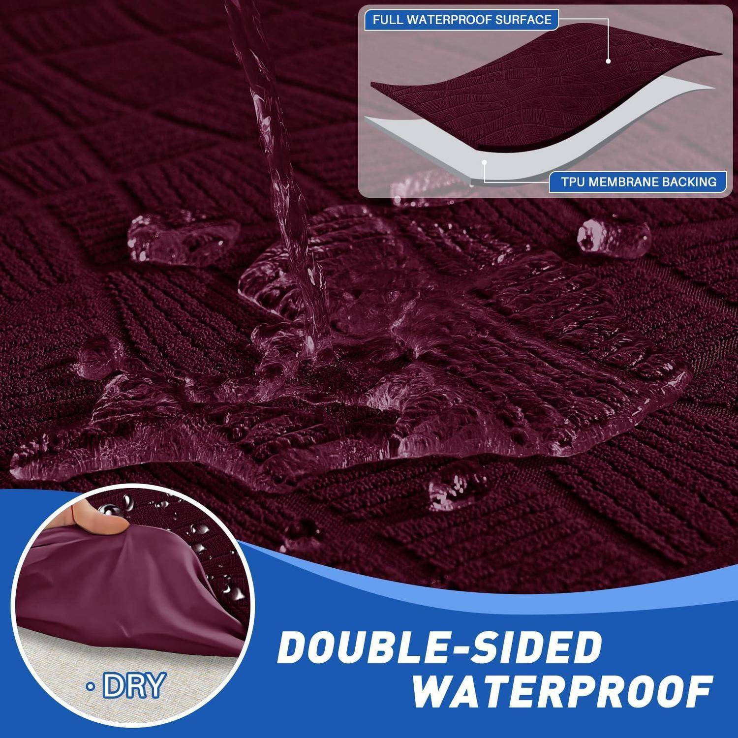 Nahaufnahme eines dunkelroten Stoffes mit Wassertropfen und einer Kennzeichnung „DOPPELSEITIG WASSERDICHT