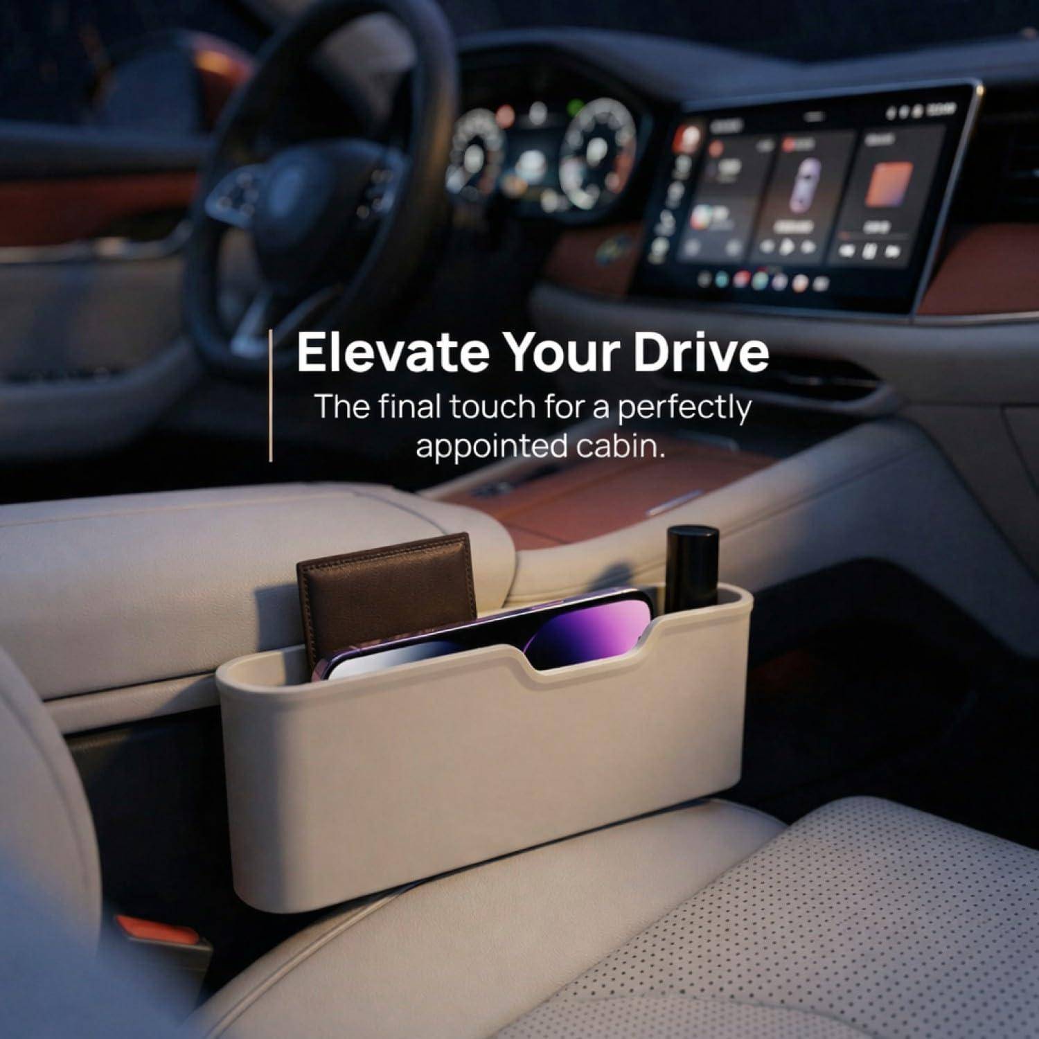 Organizer für das Autoinnenraum zwischen den Vordersitzen mit Fächern für Telefon, Geldbörse und Sonnenbrille; überlagerte Texte besagen „Elevate Your Drive