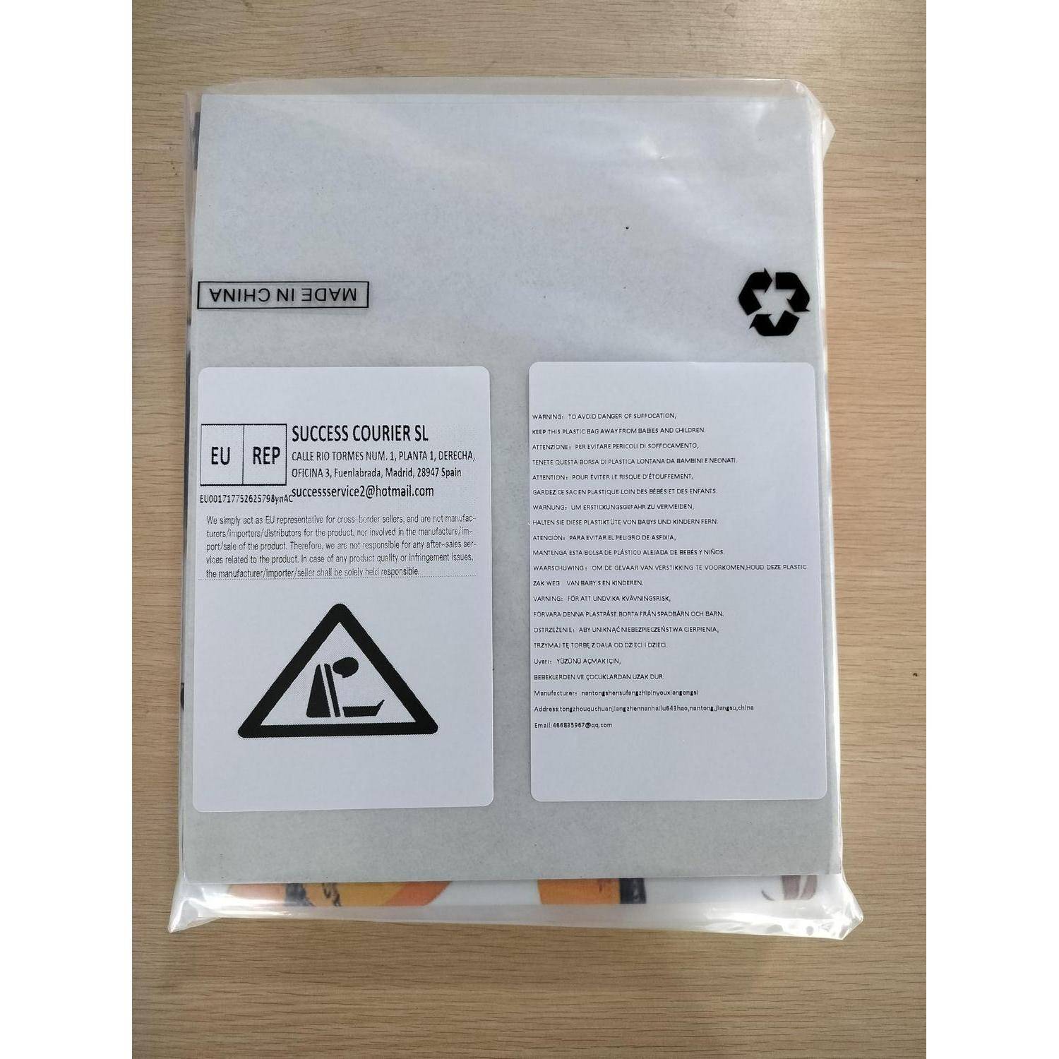 In grauem Kunststoff verpacktes Produkt, gekennzeichnet mit „SUCCESS COURIER SL