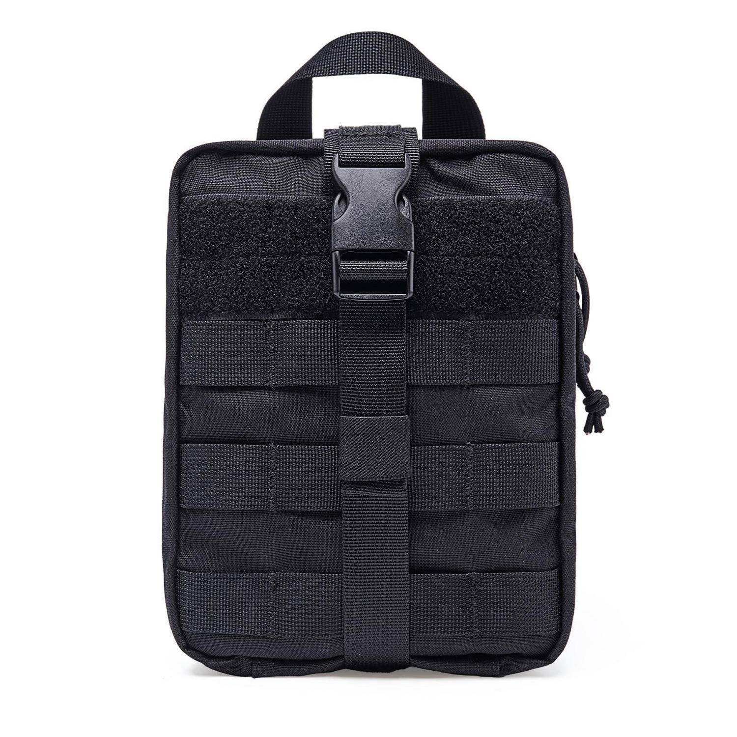 Schwarzer taktischer Rucksack mit Griff, vorderem Verschlussgurt und MOLLE-Webbing auf weißem Hintergrund.