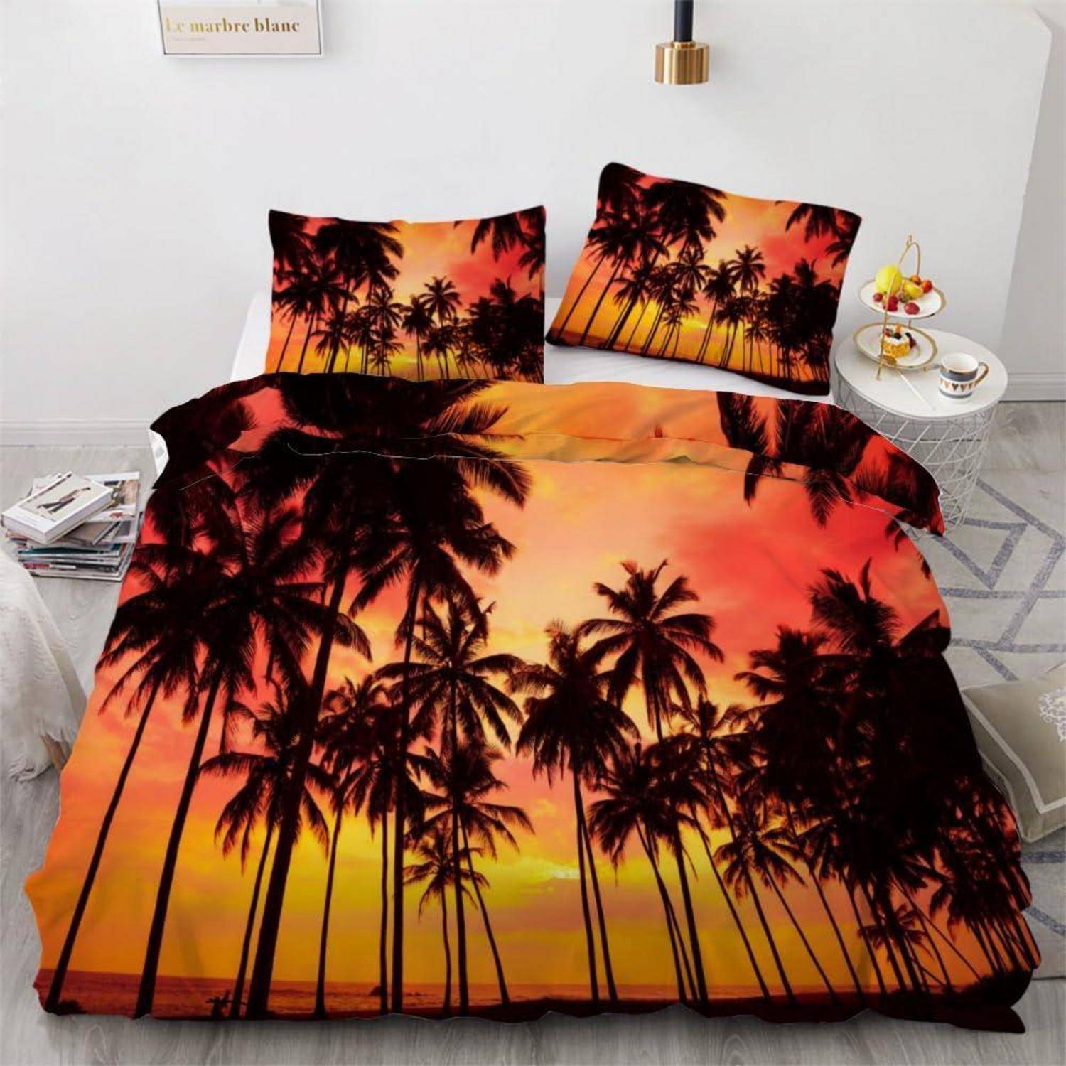Bettwäscheset mit Palmensonnenuntergang, lebendige orange und schwarze tropische Szene auf Bettdecke und Kissenbezügen.
