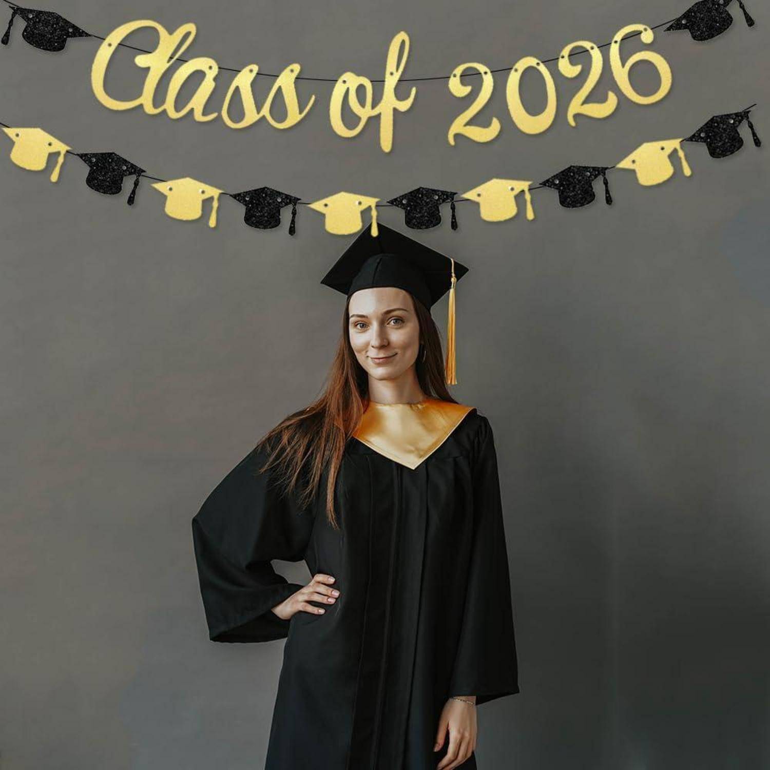 Class of 2026 Banner Schwarz Gold Glitzer mit Abschlusskappen