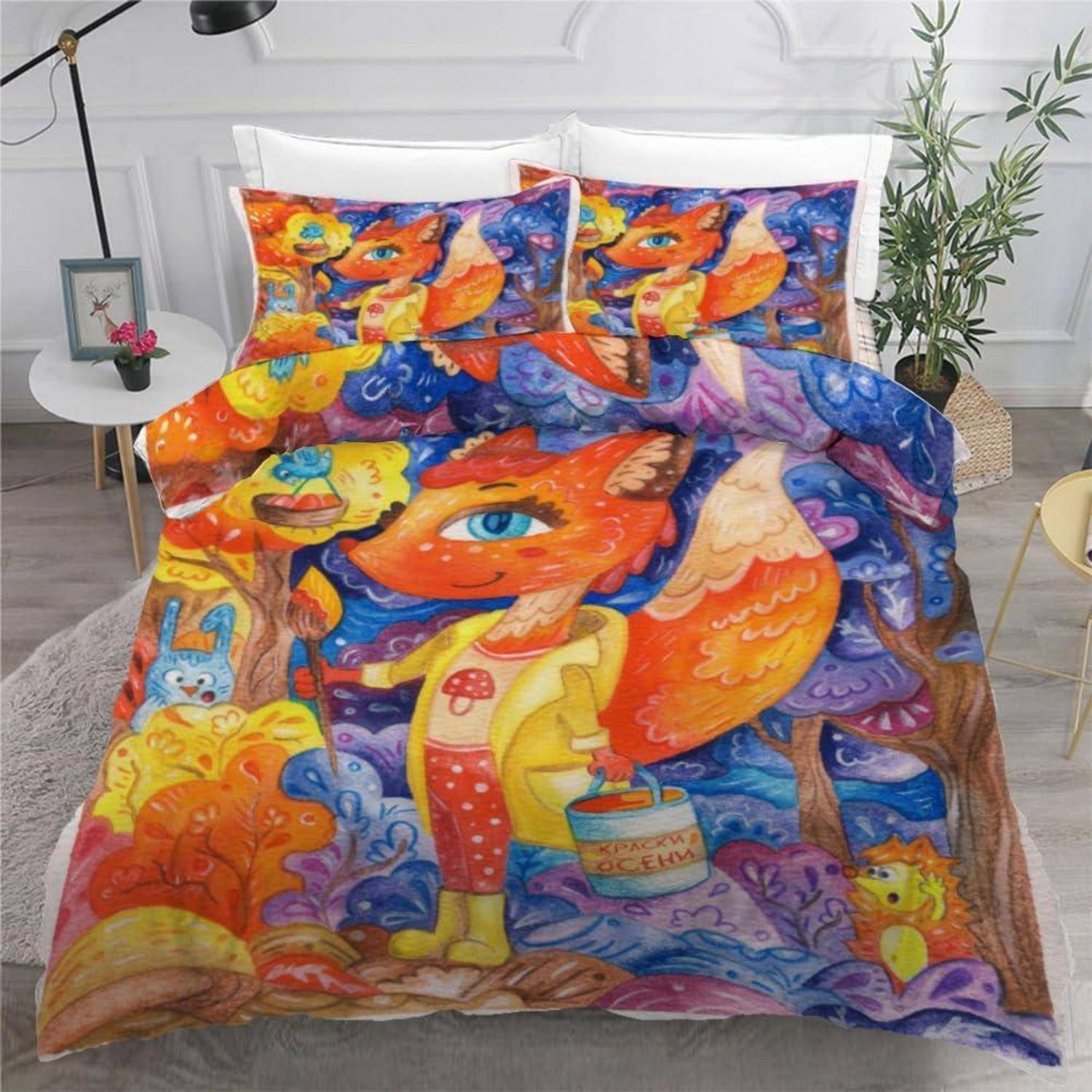 Buntes Fuchs-Bettwäsche-Set auf einem Bett, mit passenden Kissenbezügen und einer hell illustrierten Fuchs-und-Hase-Szene auf dem Bettdeckenbezug.