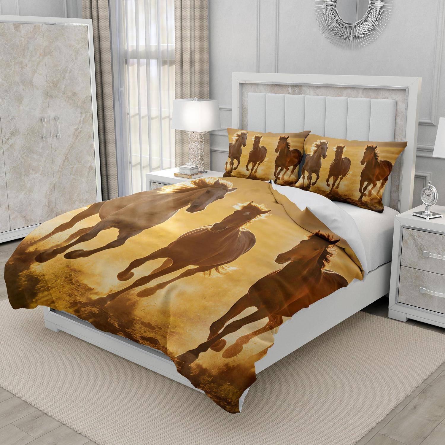 Bett mit Pferdemotiv-Bettdecke und Kissenbezügen in einem hellen modernen Schlafzimmer.