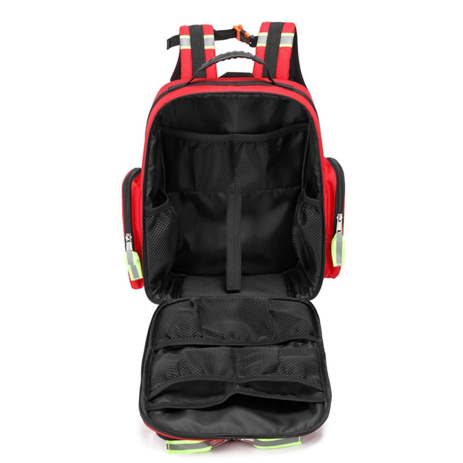 Offener rot-schwarzer Rucksack mit mehreren Mesh-Taschen und gepolsterten Trägern auf weißem Hintergrund.
