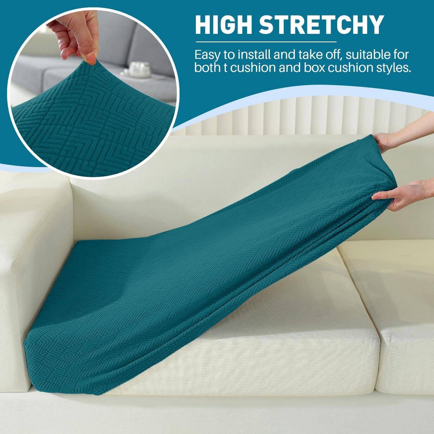 Tealblaue elastische Sofabezug wird über ein Sofa gezogen, beschriftet mit „HOCHELASTISCH" und „Einfach zu installieren und abzunehmen, geeignet für sowohl T-Kissen als auch Boxkissenstile."