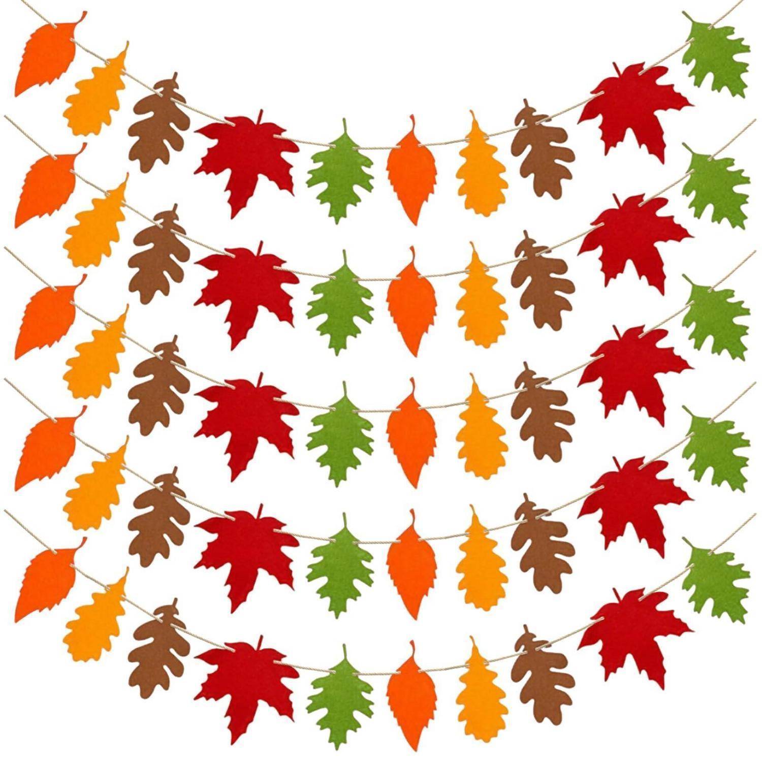 Bunte Herbstblatt-Girlande mit roten, orangefarbenen, gelben, grünen und braunen Blättern, die in Reihen auf weißem Hintergrund angeordnet sind.
