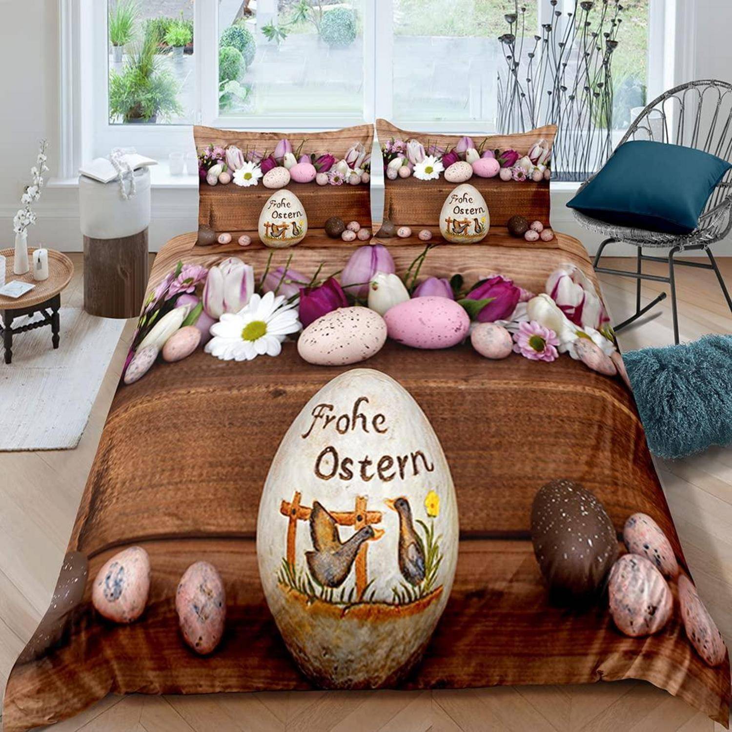 Oster-Bett mit Blumendekorationen und bemalten Eiern, mit einem großen Ei mit der Aufschrift 