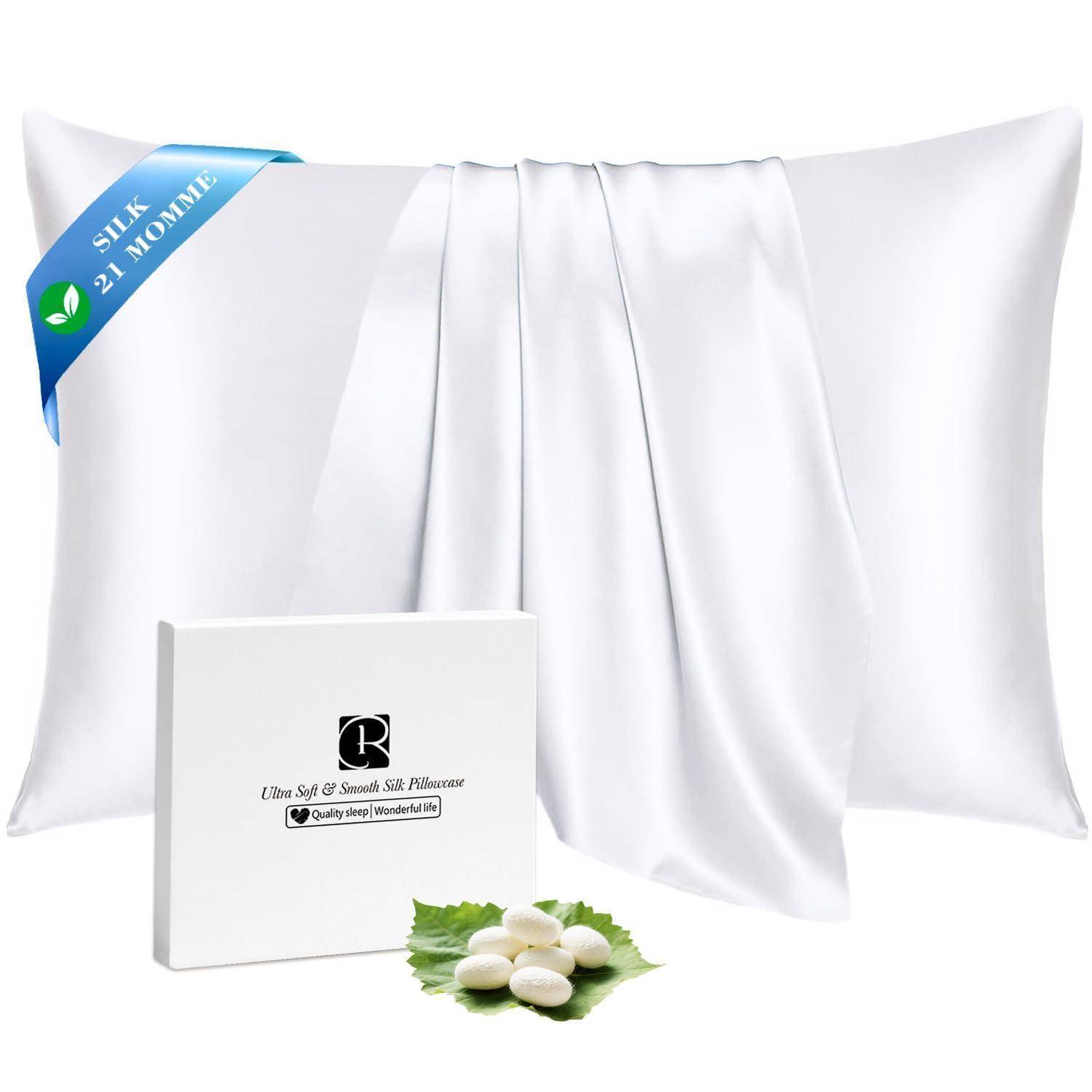 Weiße Seide Kissenbezug mit passendem Geschenkkasten und dekorativen weißen Steinen auf grünen Blättern, gekennzeichnet mit „Silk 21 Mommy