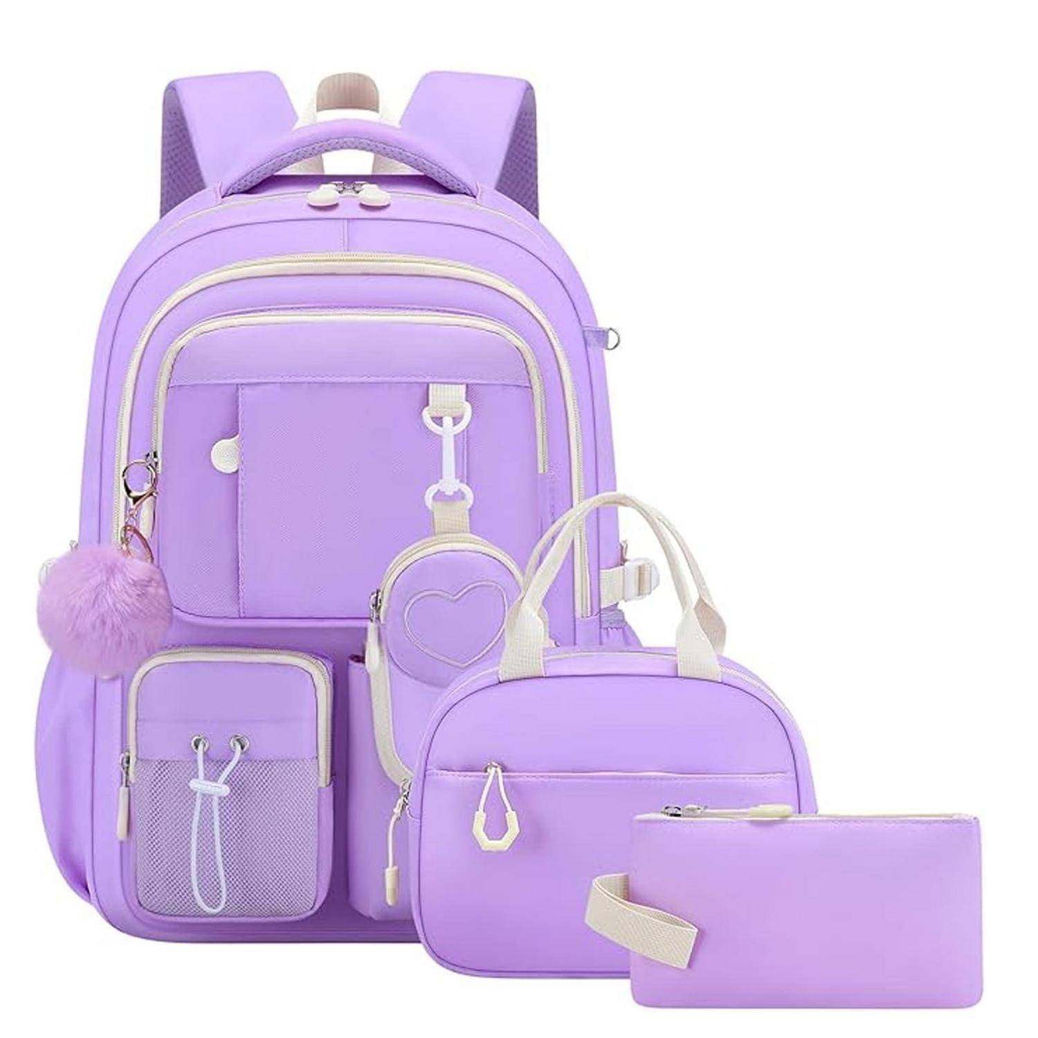 Lavendelrucksack-Set mit passender Lunchbox, kleinem Beutel und Federmäppchen auf weißem Hintergrund angeordnet.