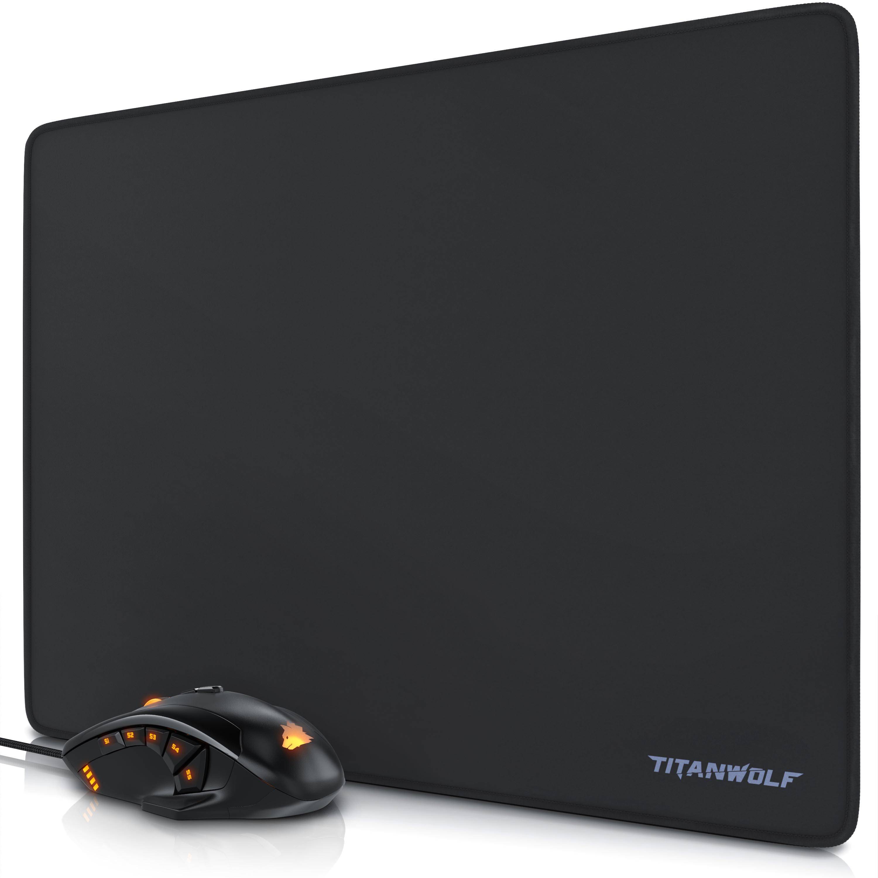 Schwarzes Titanwolf-Gaming-Mousepad mit gesäumten Kanten und eine beleuchtete kabelgebundene Maus davor