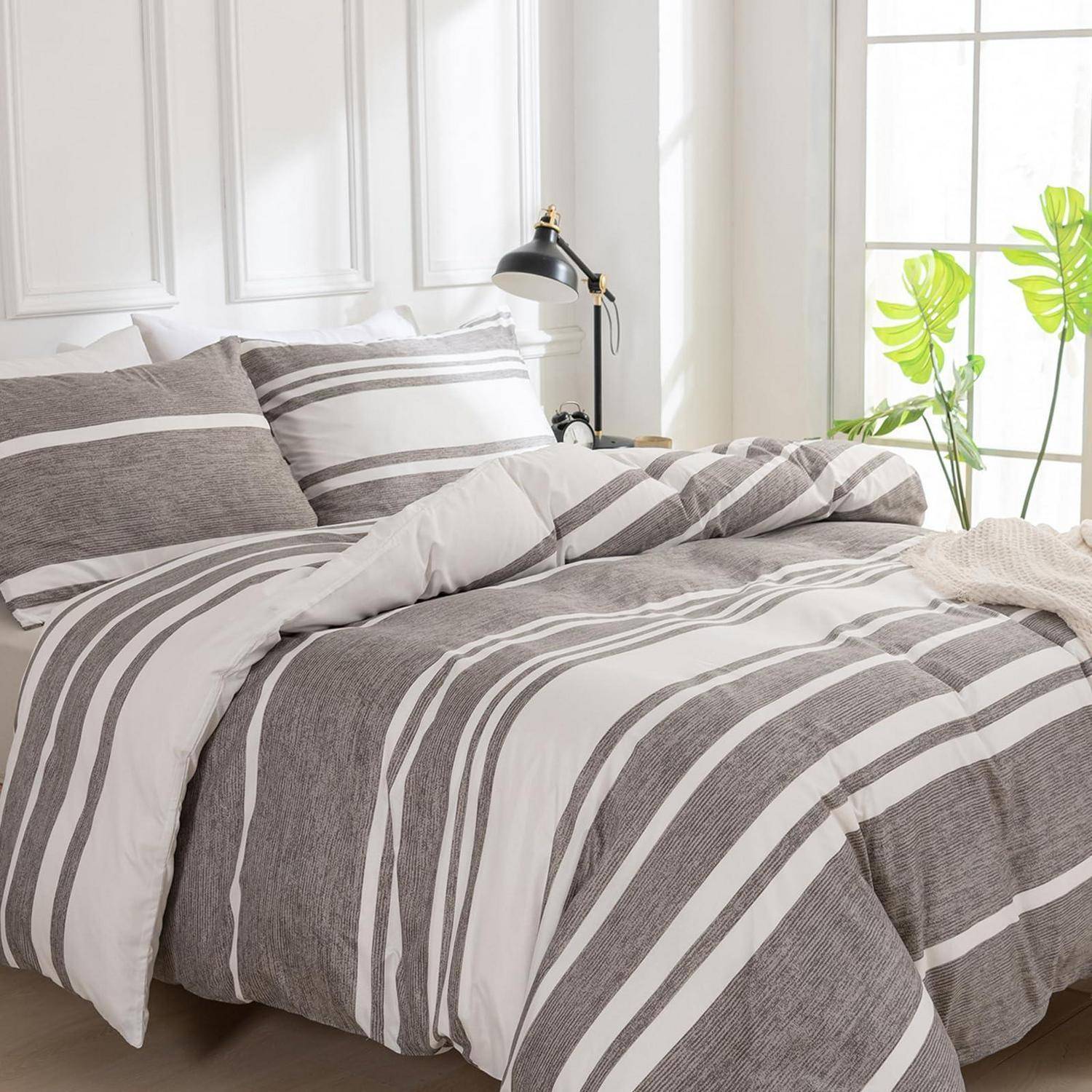 Bettwäsche-Set 240x220 cm Streifen Grau Mikrofaser 3-teilig mit Reißverschluss