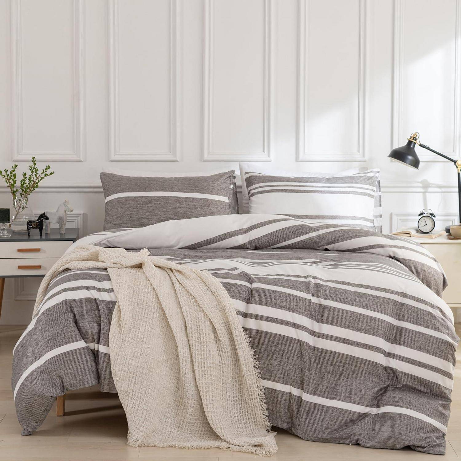 Bettwäsche-Set 240x220 cm Streifen Grau Mikrofaser 3-teilig mit Reißverschluss