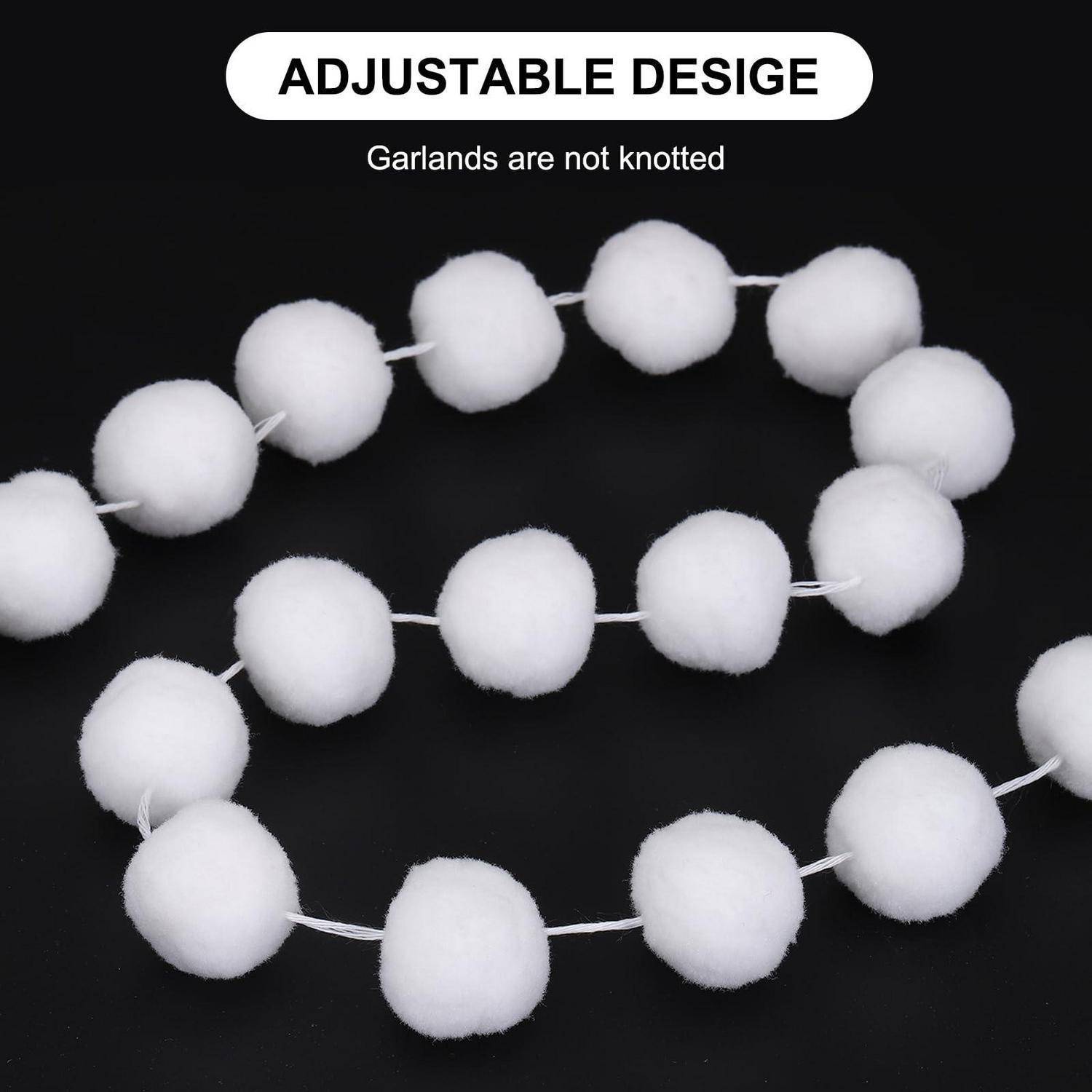 Weiße, flauschige Pom-Pom-Girlanden-Schleifen auf schwarzem Hintergrund, beschriftet mit „VERSTELLBARES DESIGN