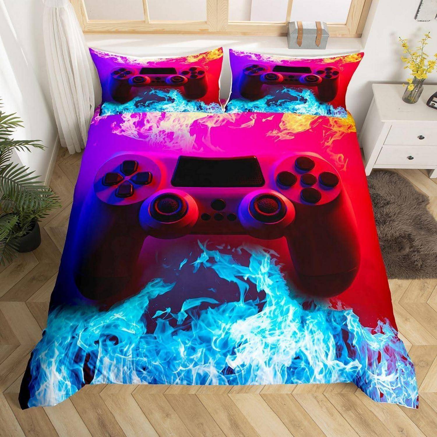 Ein Bett mit einer Bettdecke im Videospiel-Controller-Design und passenden Kissen in leuchtenden Neonfarben.