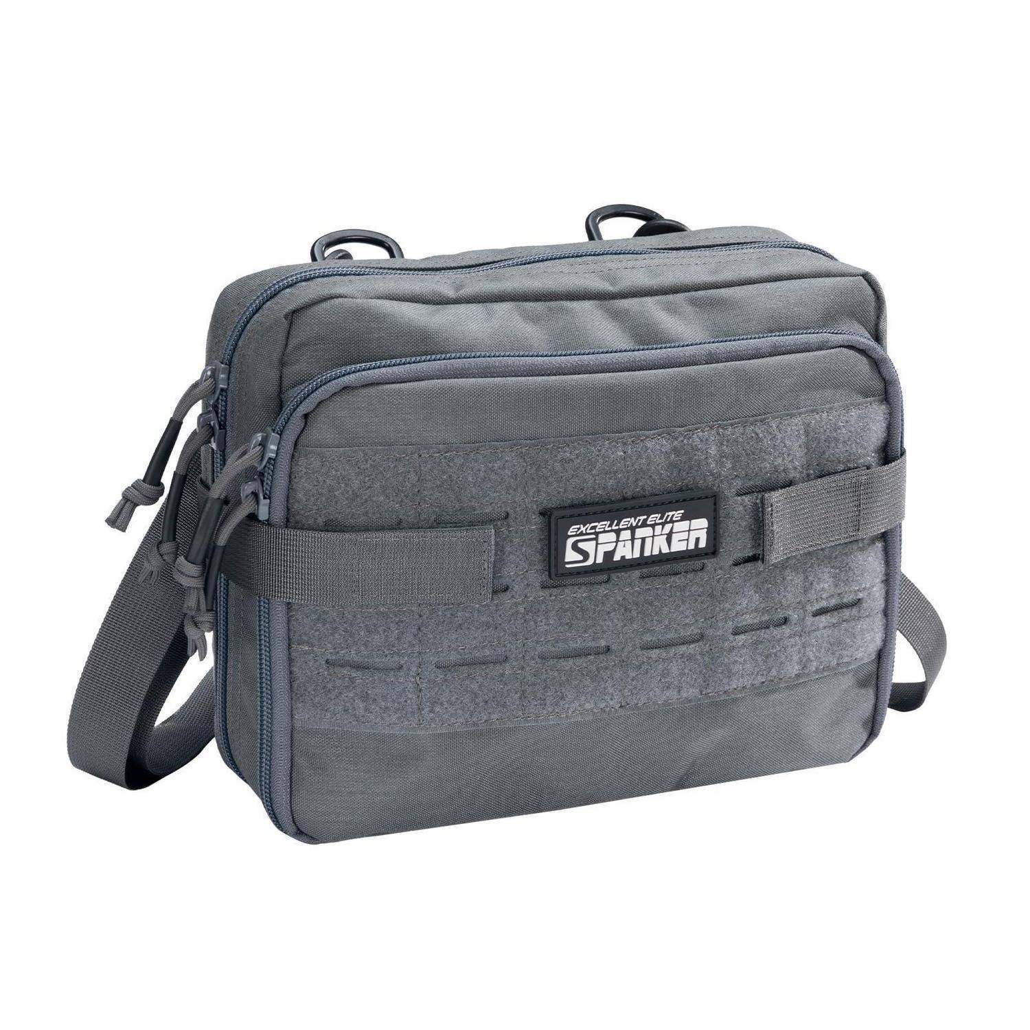 Graue Schultertasche mit mehreren Reißverschlussfächern und einem vorderen Aufnäher „Excellent for Spanker