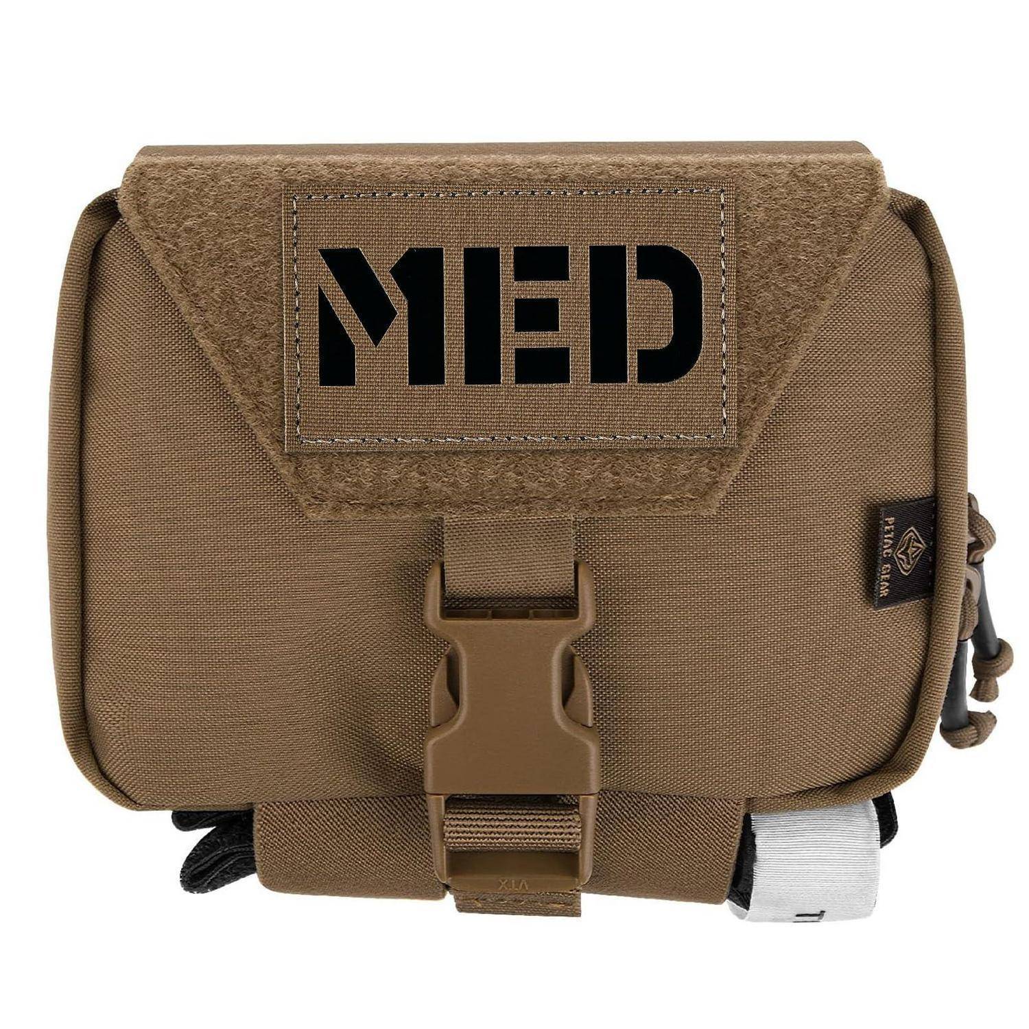 Taktische Tasche in Beige mit Vorderklappe beschriftet mit 