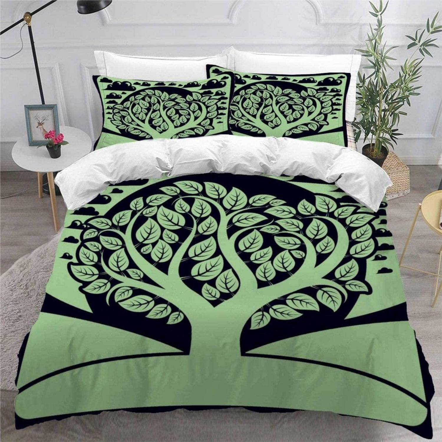 Bett mit grün-schwarzer Baum des Lebens Bettwäscheset, bestehend aus Bettdeckenbezug und passenden Kissenbezügen in einer Schlafzimmerumgebung.
