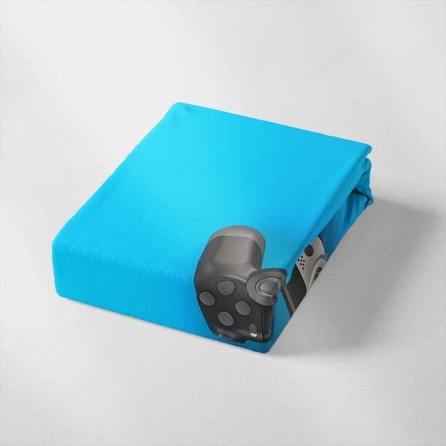 Blauer elastischer Spielcontroller-Schutzbezug mit teilweise sichtbarem schwarzem Controller, auf hellem Hintergrund gezeigt.