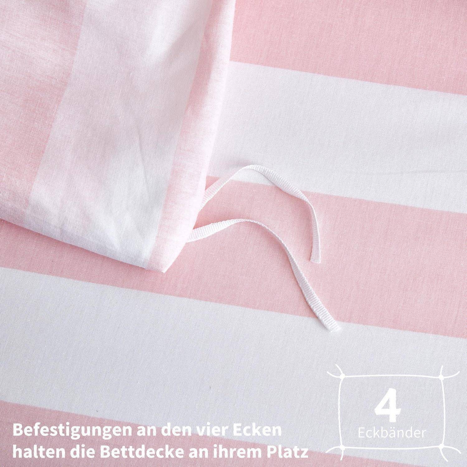 Rosa-weiß gestreifter Bettüberwurf mit gebundenem Winkel und deutschem Text besagt, dass vier Eckbinder die Bettdecke an Ort und Stelle halten.
