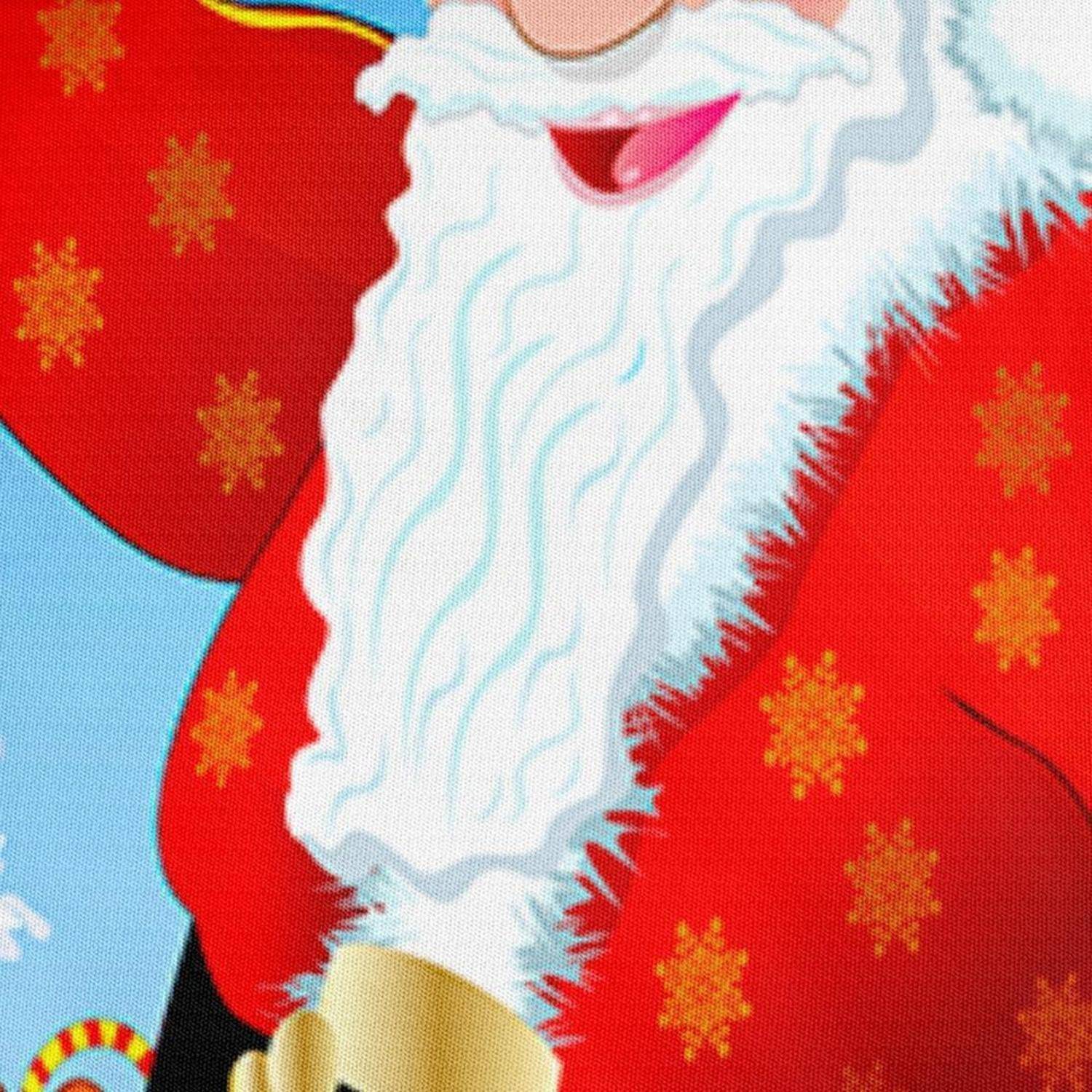 Nahaufnahme des Weihnachtsmanns in einem roten, mit Schneeflocken gemusterten Mantel mit weißem Pelzkragen und langem weißem Bart vor hellblauem Hintergrund.