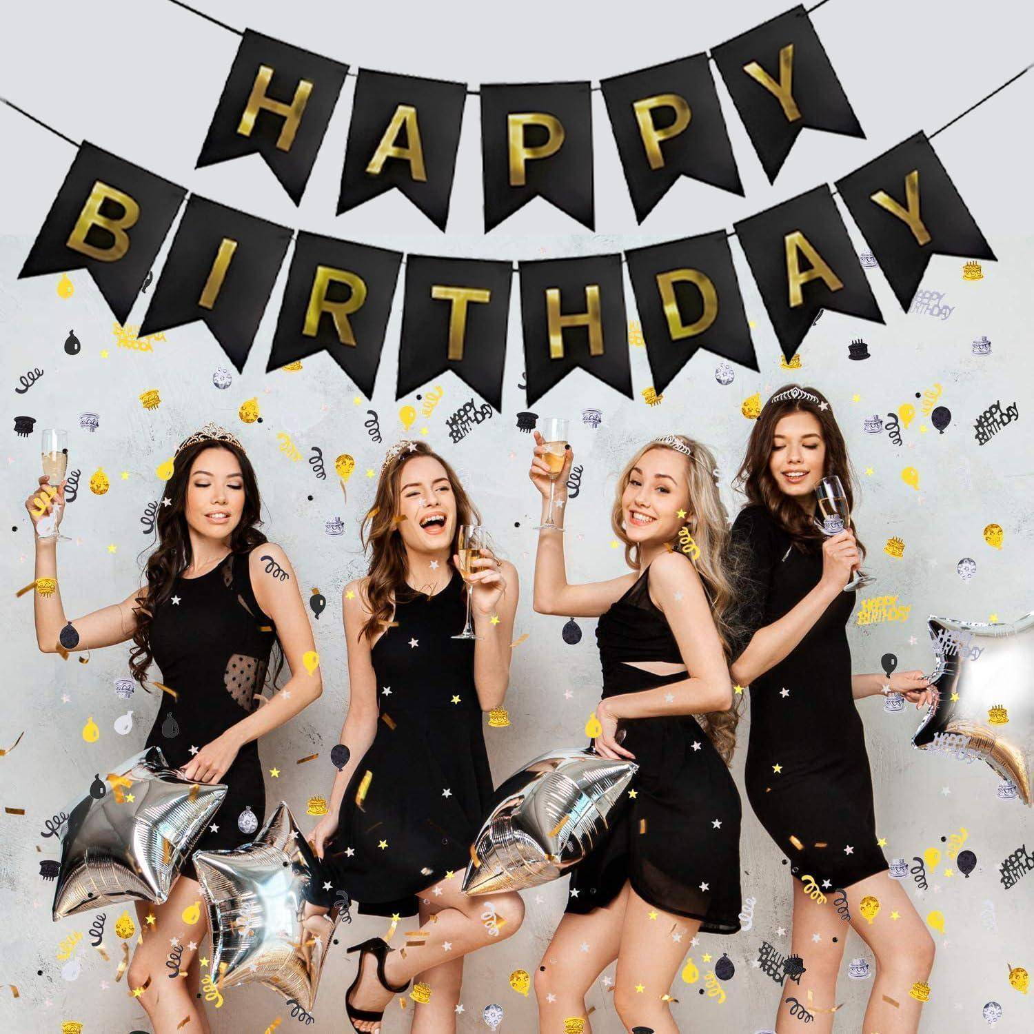 Vier Frauen in schwarzen Kleidern feiern eine Geburtstagsfeier, halten Getränke unter „HAPPY BIRTHDAY"-Bannern und silbernen Ballons.