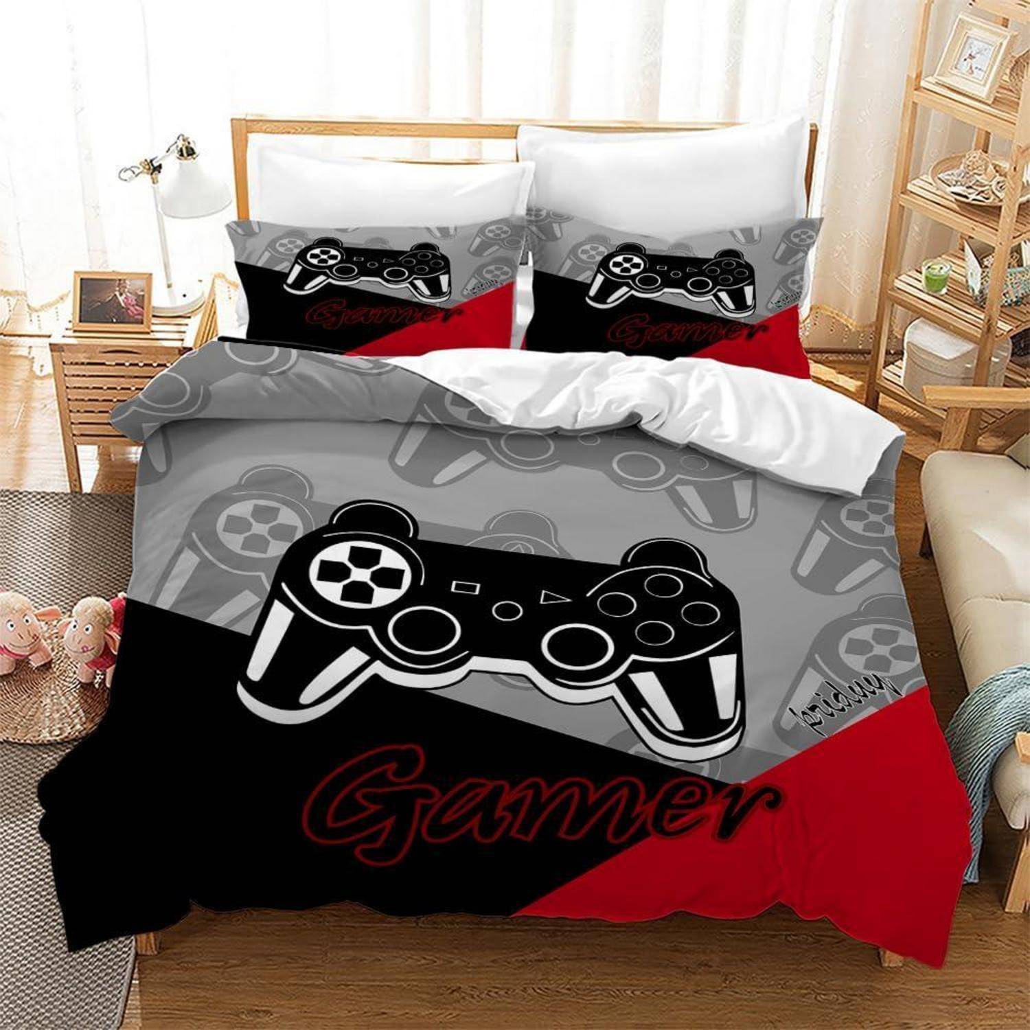 Gaming-inspiriertes Bettwäsche-Set mit einer großen schwarzen Spielcontroller-Grafik und dem Wort „Gamer