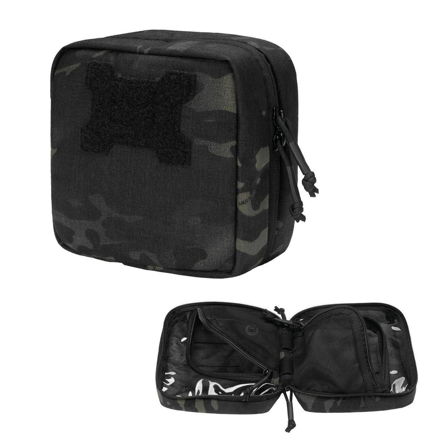 Schwarze Camouflage-kompakte Reißverschlusstasche, geschlossen und offen dargestellt, mit mehreren Fächern und Netztaschen.