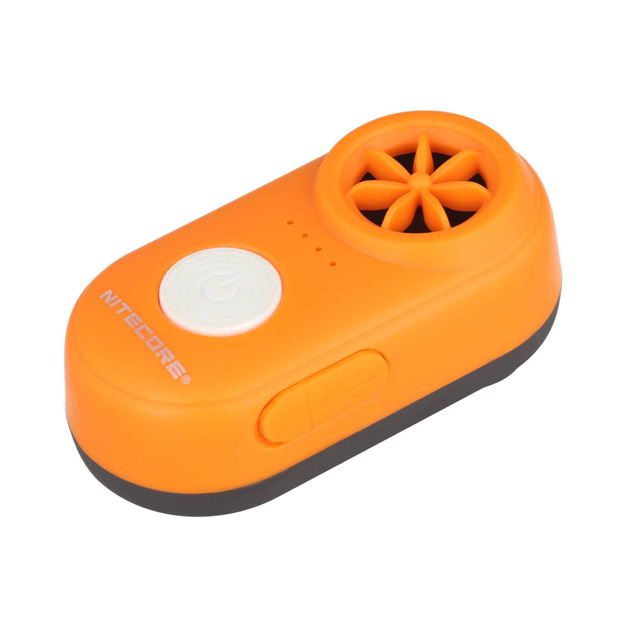Orange Nitecore tragbares Gerät mit weißem Einschaltknopf und rundem Lüftergitter, vor weißem Hintergrund dargestellt.