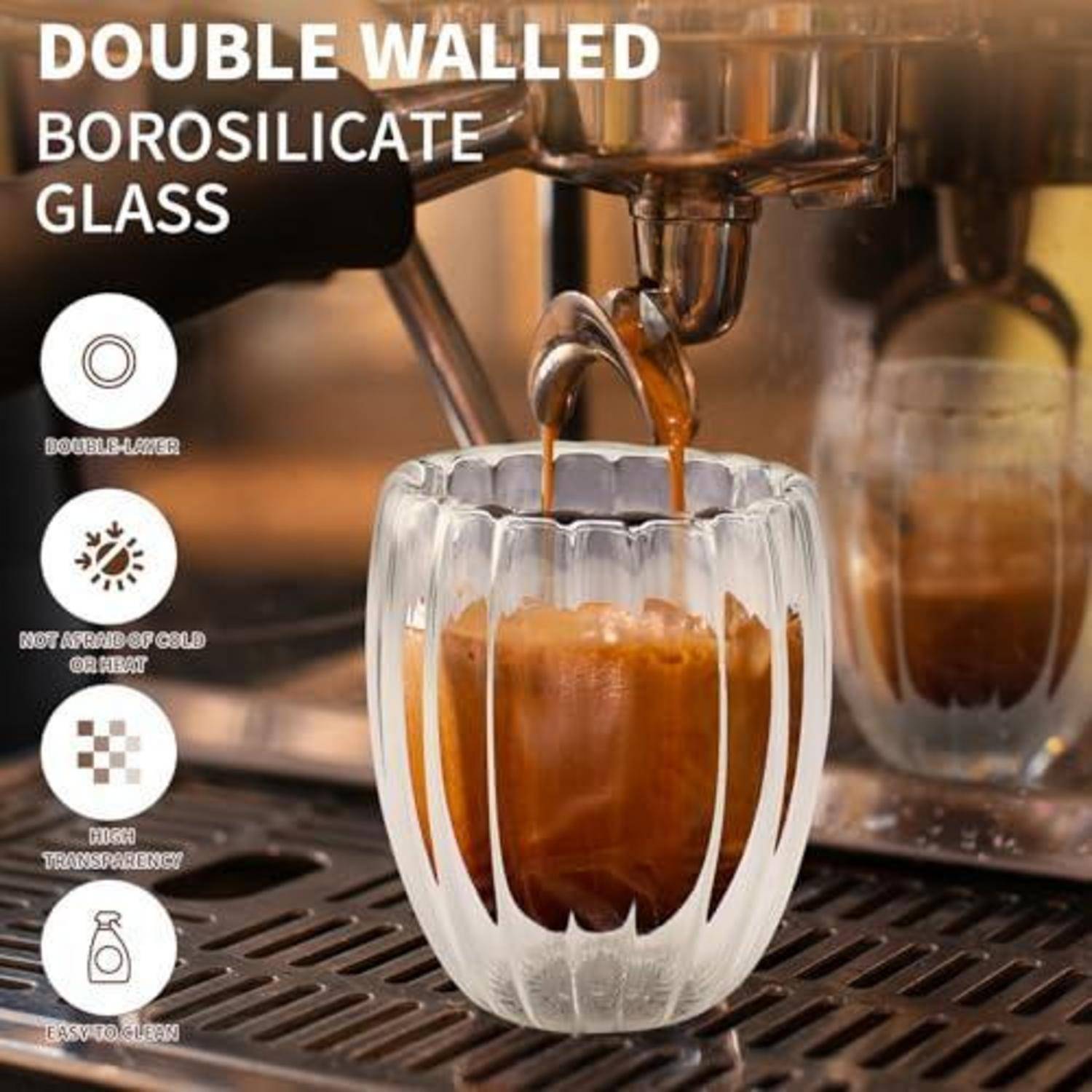 Kaffee wird in ein geripptes doppelwandiges Borosilikatglas gegossen; der Text hebt die doppelschichtige Isolierung, Wärme-/Kältebeständigkeit, Transparenz und einfache Reinigung hervor.