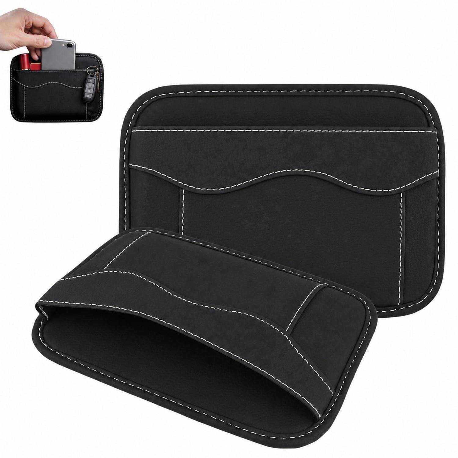 Schwarzer Leder-Autositz-Taschenvorganizer mit weißer Naht, geöffnet gezeigt und gefüllt mit einem Telefon und Stift, zum Lagern kleiner Gegenstände.