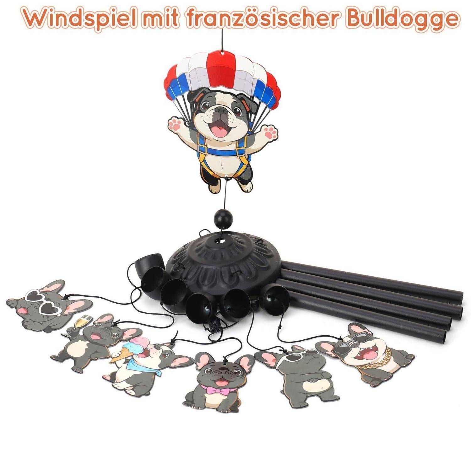 Französische Bulldoggen-Windspiel mit einem Cartoon-Hund unter einem rot-, weiß- und blaugestreiften Fallschirm, hängend über einer schwarzen Windspiel-Basis mit hundeförmigen Pendelanhängern.