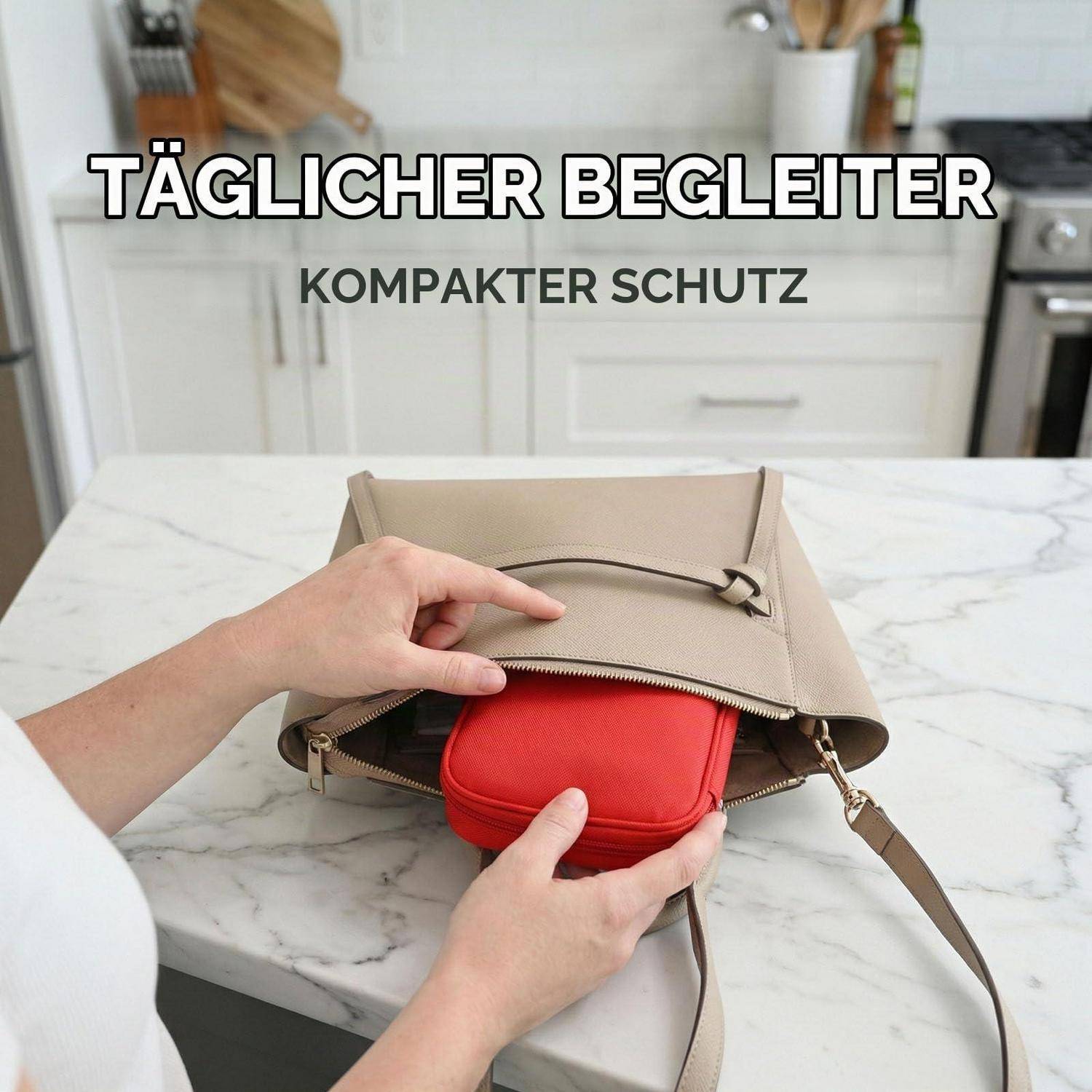 Hände, die eine rote kompakte Tasche in eine beige Umhängetasche legen; Deutscher Text liest „TÄGLICHER BEGLEITER" und „KOMPAKTER SCHUTZ"".