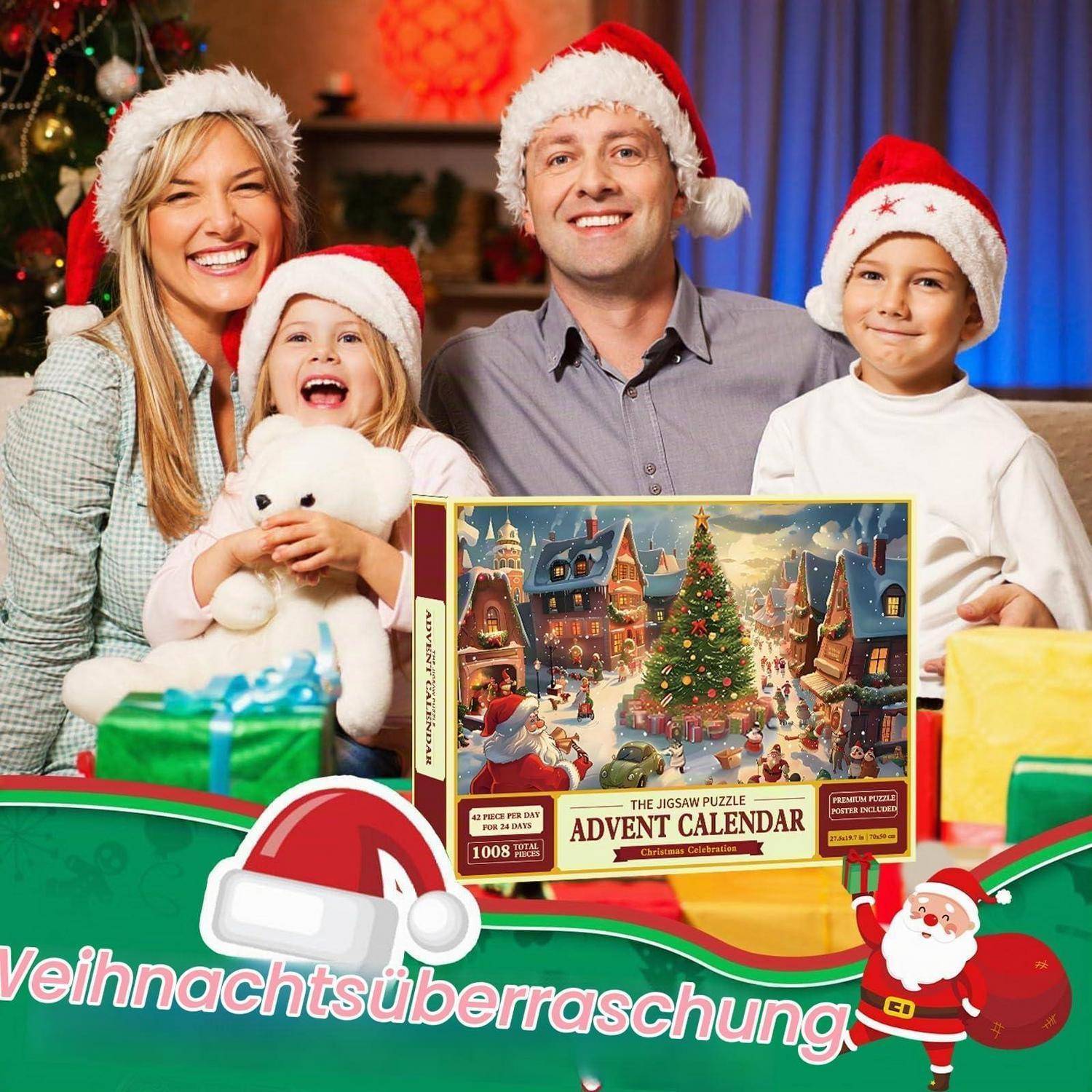 Lächelnde Familie in Weihnachtsmützen mit Geschenken, die hinter einer Weihnachts-Adventskalender-Puzzlebox posiert, die mit „Adventskalender" und deutschem Text „Weihnachtsüberraschung"" beschriftet ist.